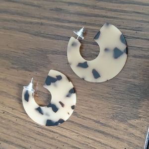 Leopard Animal Print Acrylic Dangle Hoop Earrings 2 In NEW